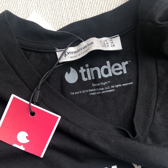 TINDER SWIPE RIGHT T-SHIRT …WOW! ❤️ - Picture 3 of 9